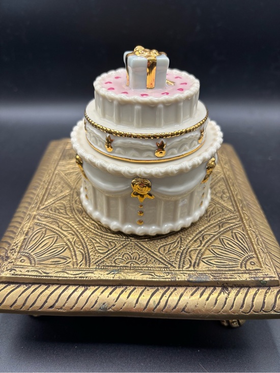 Lenox Other - Lenox White and Gold Porcelain Trinket Box Birthday Cake
